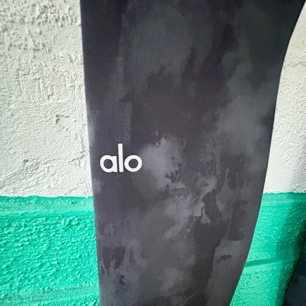 Alo Tie Dye Yoga Solarized Leggings High Waisted Black Gray Small - Picture 7 of 9